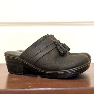 B.O.C. Born Concept 9M Black Leather Tassel Clogs with Faux Woodgrain Soles